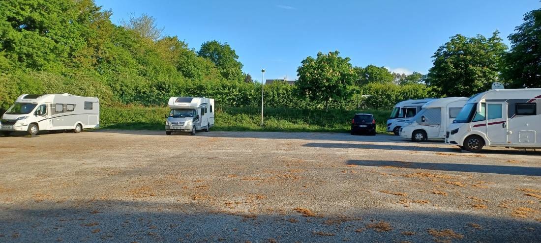 Stellplatz Glomel — Sp. parking dla kamperów in Glomel