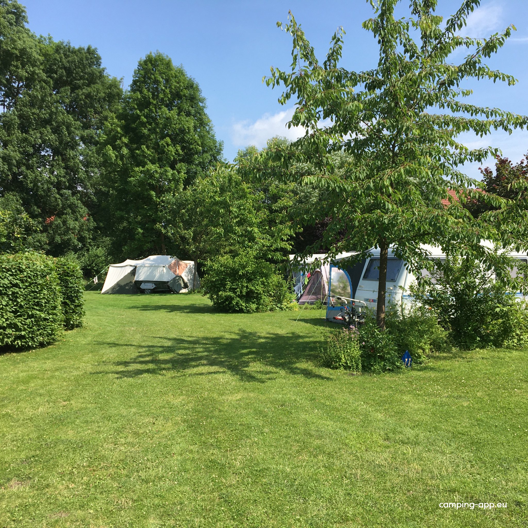 Schloß Roßdorf Ferienwohnungen & Camping — Campingplatz in Roßdorf