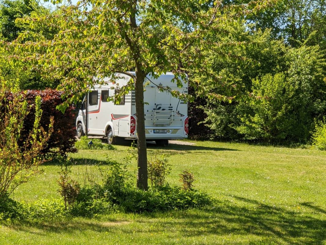 Schloß Roßdorf Ferienwohnungen & Camping — Camping Site in Roßdorf