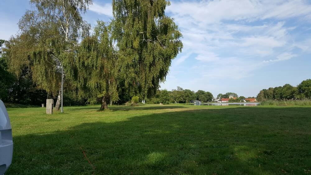 Stellplatz am Ahlumer See — Öffentlicher Parkplatz in Rohrberg