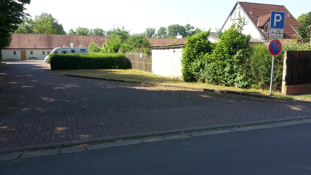 Stellplatz am Freibad Salzwedel-Böddenstedt — Karavan Sitesi in Salzwedel-Böddenstedt