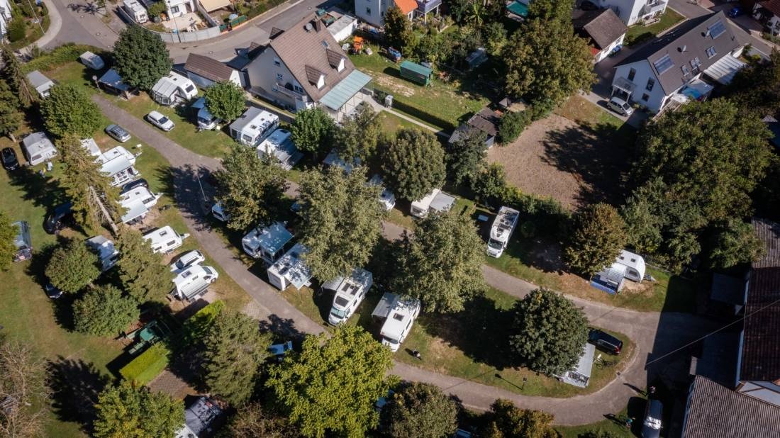 Campingplatz Münsterblick (max. Höhe 3,20 m) — Sítio de acampamento in Breisach am Rhein