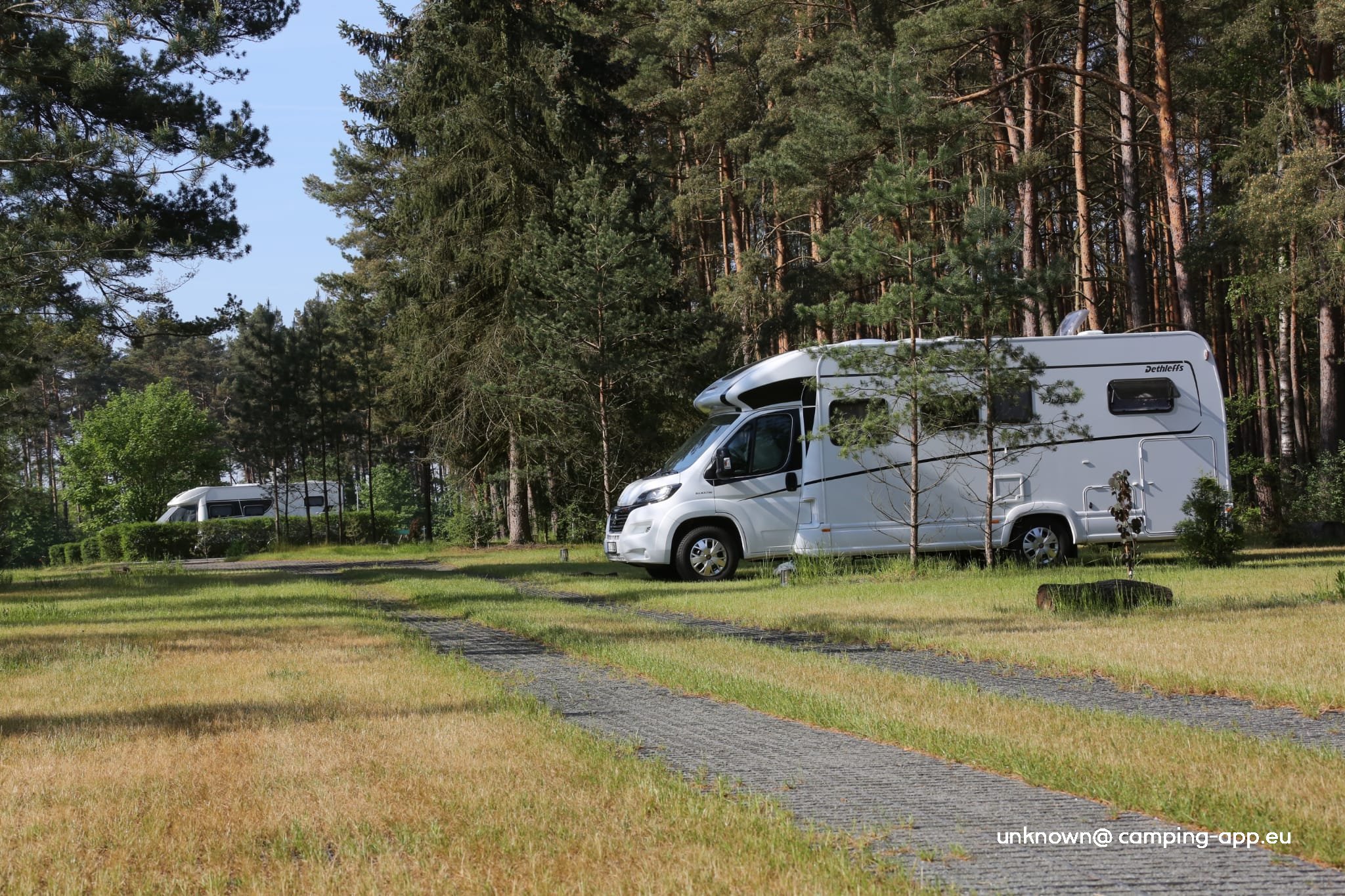 Stellplatz Bertingen am Hotel La Porte — Campervan Site in Angern