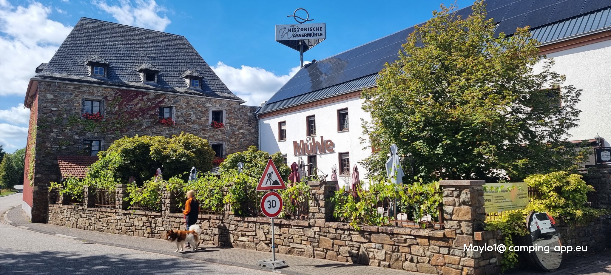WoMo Stellplatz Birgel — SP am Restaurant in Birgel