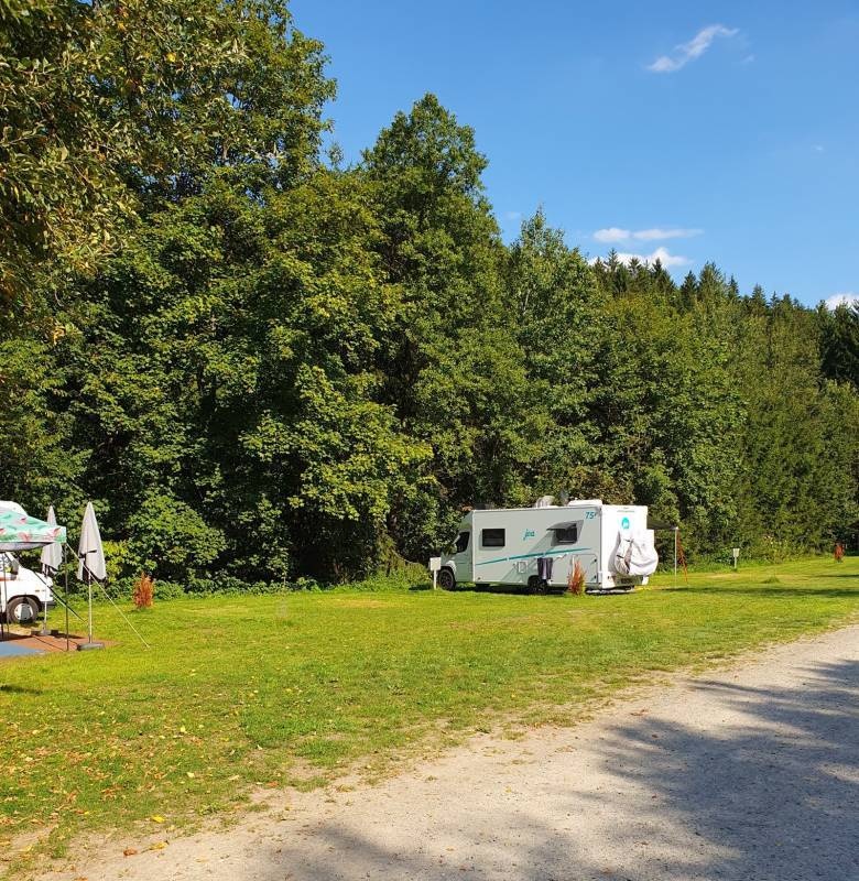 Naturcampingplatz Perlbach — Kemping in Rattenberg