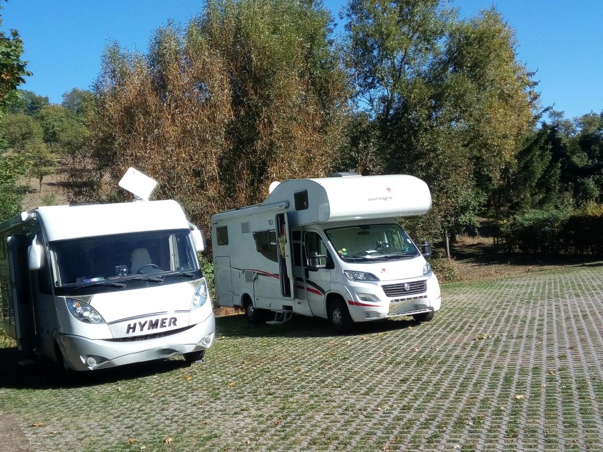 Stellplatz Freibad Burgbernheim — Karavan Sitesi in Burgbernheim