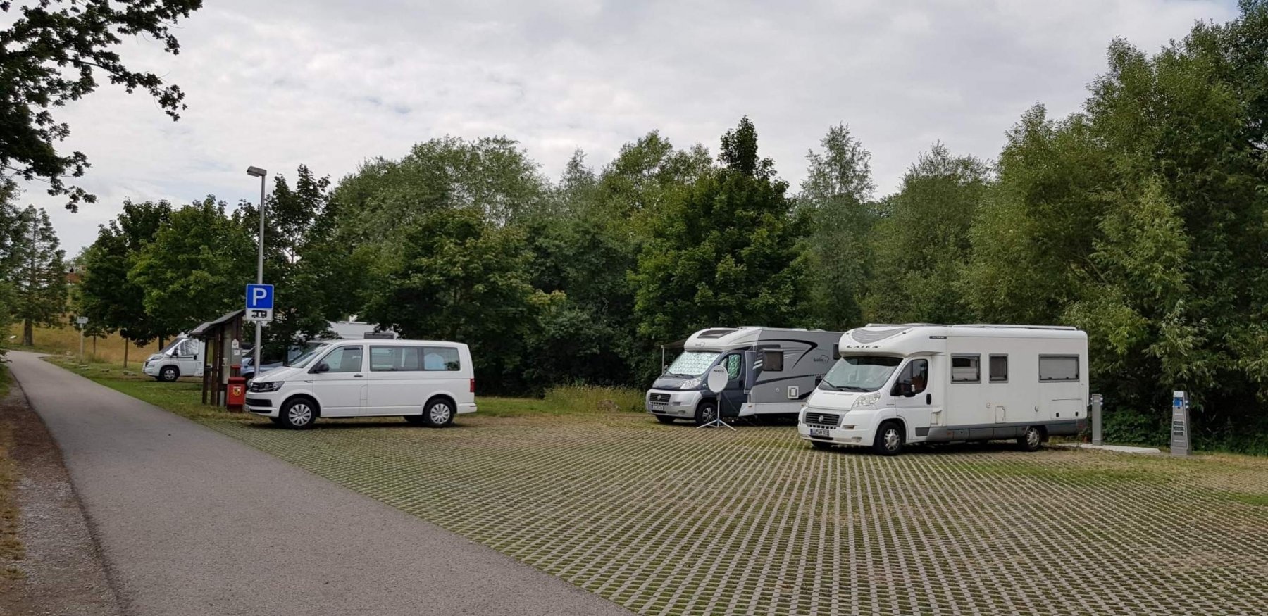 Stellplatz Freibad Burgbernheim — Aire camping car in Burgbernheim