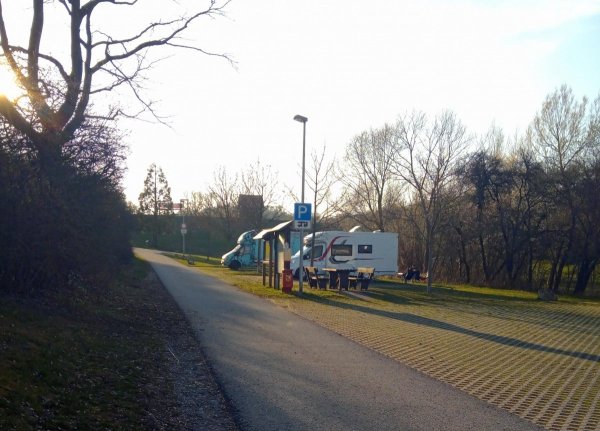 Stellplatz Freibad Burgbernheim — Photo 6