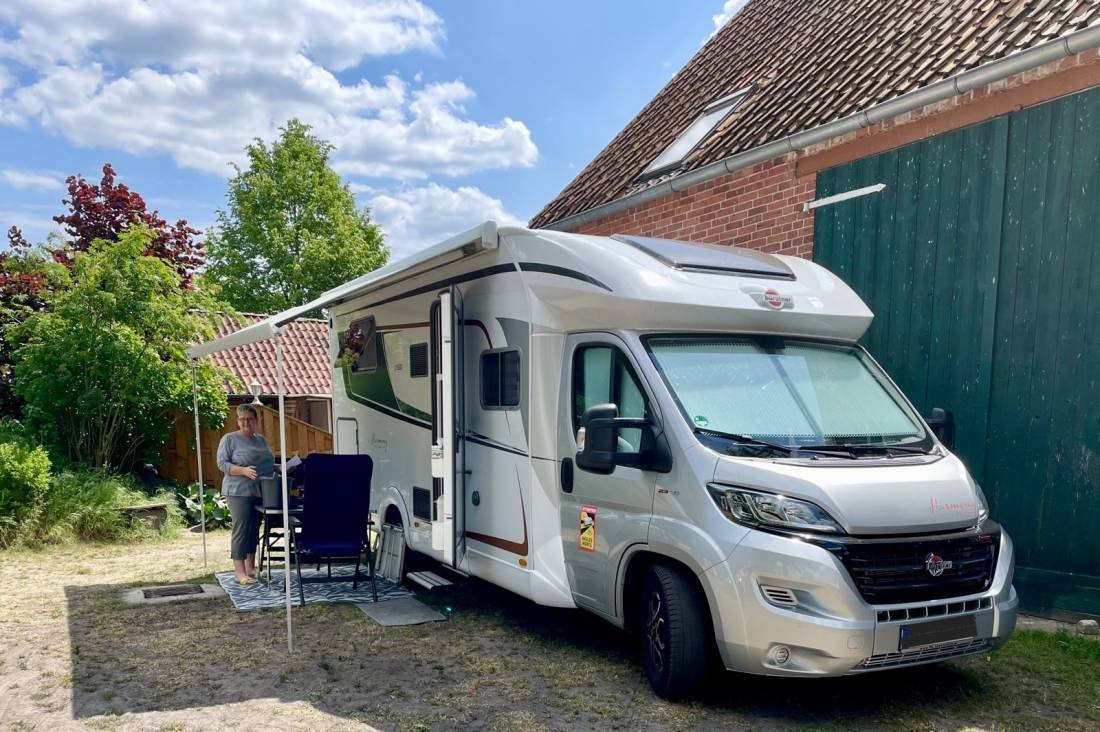 Wohnmobilparkplatz Dorfrepublik Rüterberg — Campervan Site in Rüterberg