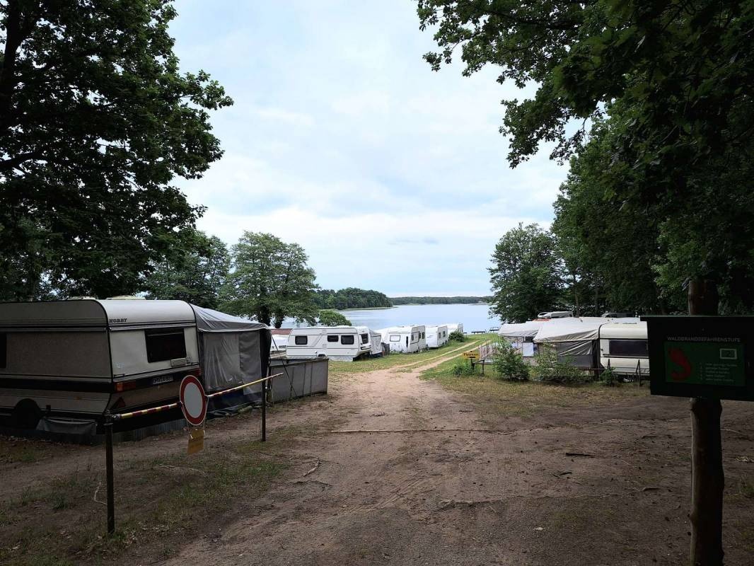 Campingplatz D100 Steinablage — Kemping in Rheinsberg