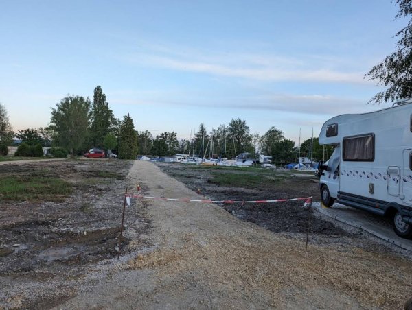 TCS Camping La Tène Lac de Neuchâtel *** — Photo 2