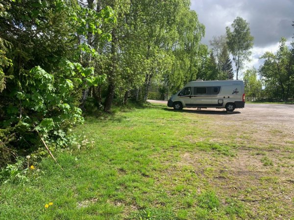 Übernachtungsparkplatz Am Waldbad — Foto 2