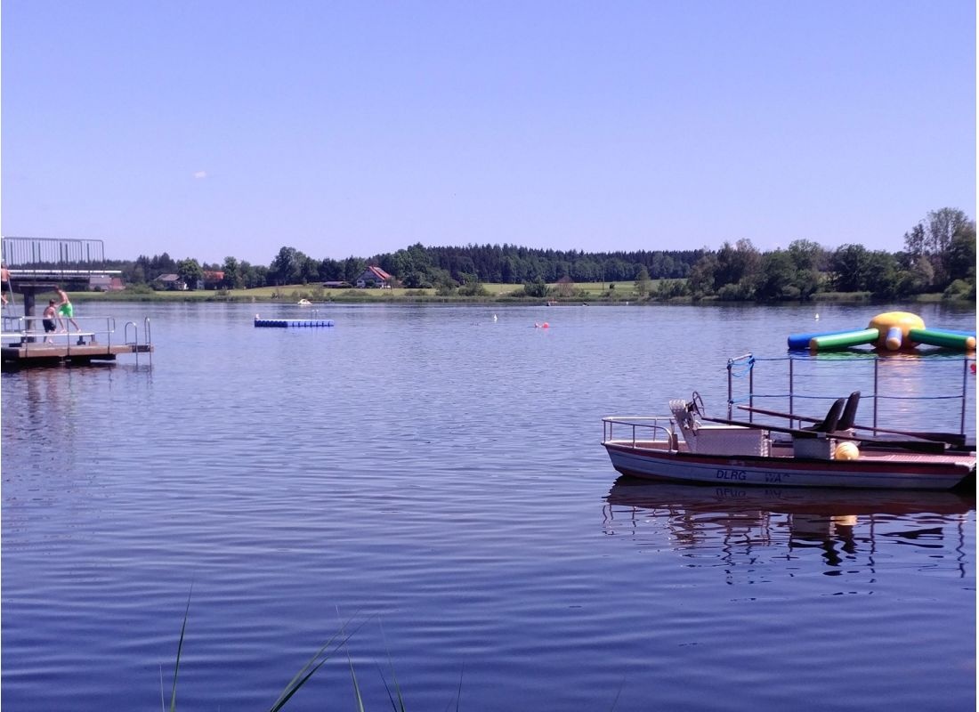 Stellplatz am Strandbad Obersee Kisslegg — Campervan Site in Kißlegg-Berghof
