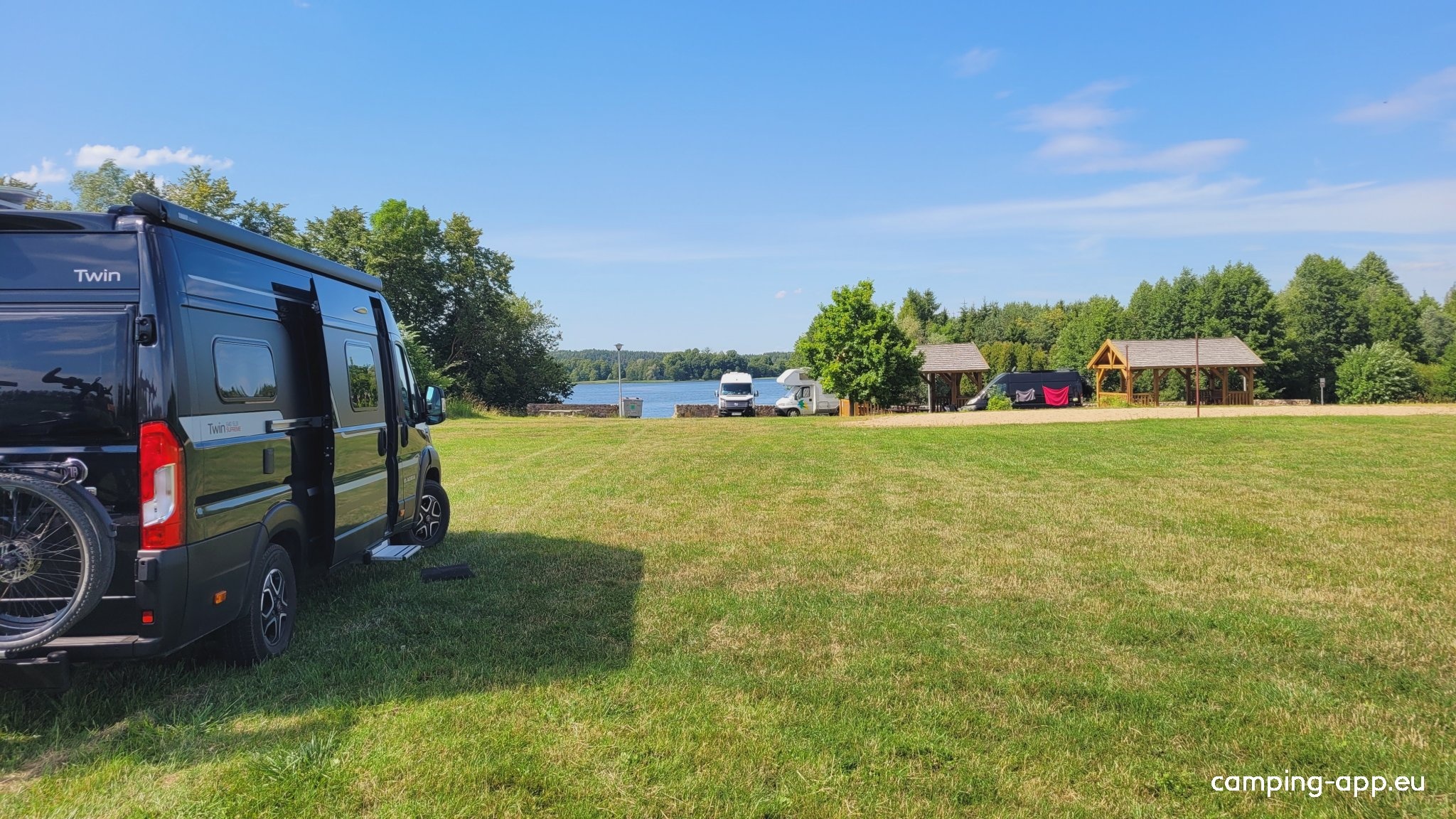 Parking am Seebrücke Wiżajny See — Camperplads in Wiżajny