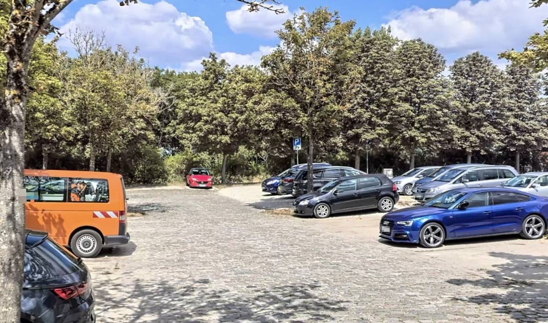 Wohnmobilstellplatz Festplatz — Karavan Sitesi in Scheßlitz