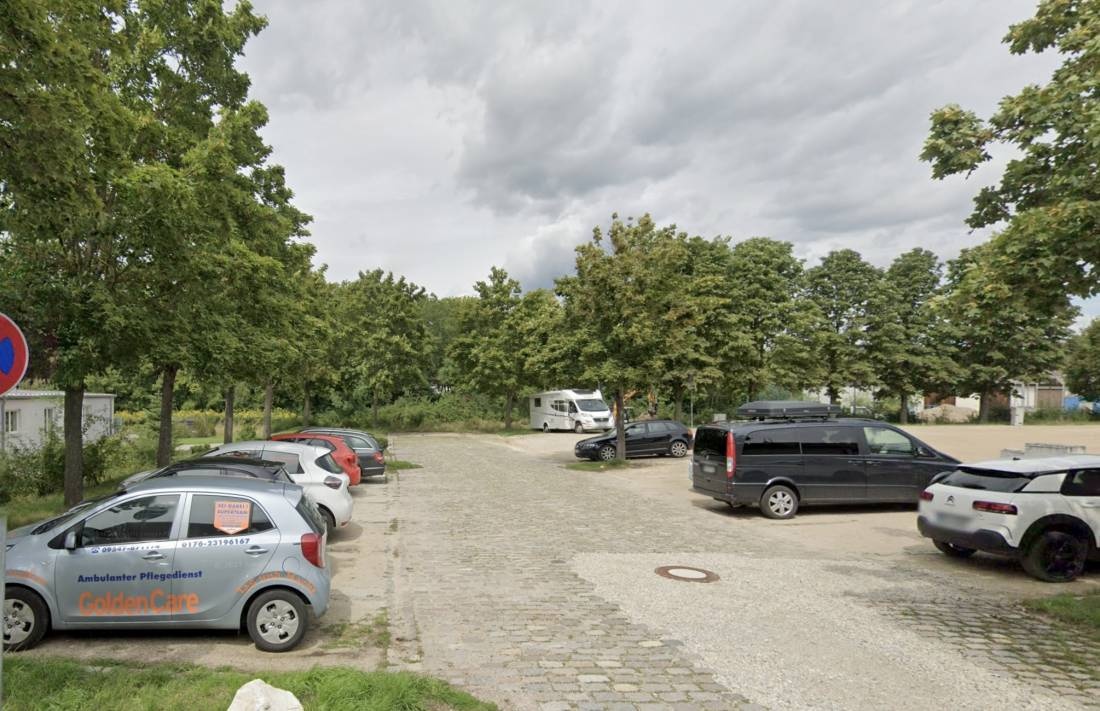 Wohnmobilstellplatz Festplatz — 露营车营地 in Scheßlitz