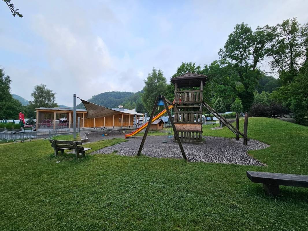 Camping Strandbad Restaurant - Türlersee — Kamp yeri in Hausen am Albis