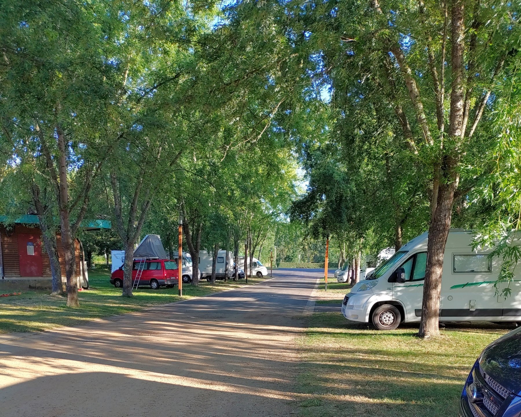 Stellplatz Thiers — Karavan Sitesi in Thiers