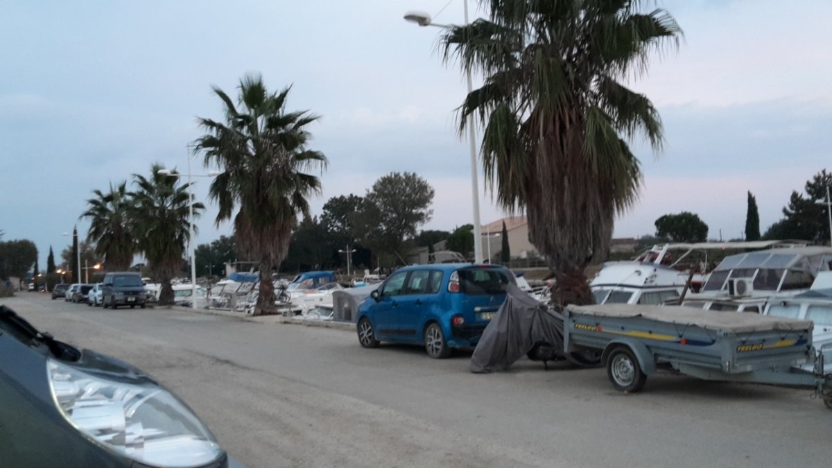 Stellplatz Bellegarde — Area Autocaravanas in Bellegarde