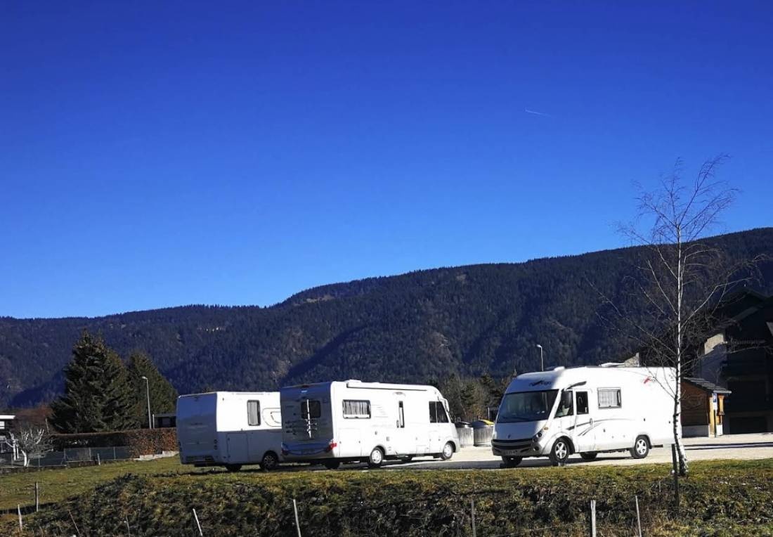 Stellplatz Autrans (< 3.5 t) — Camperplaats in Autrans-Méaudre en Vercors