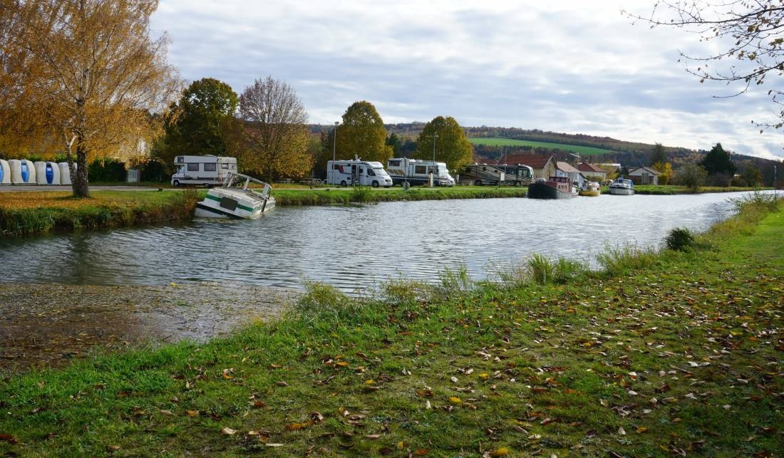 Stellplatz Dieue-sur-Meuse — Campervan Site in Dieue-sur-Meuse