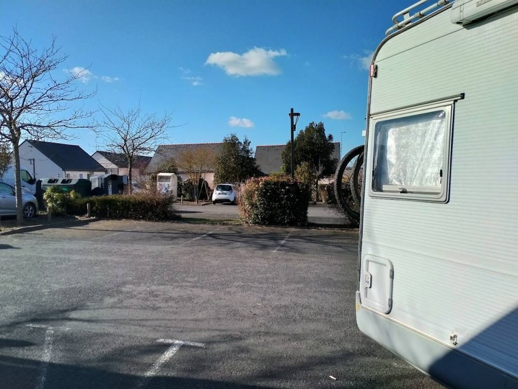 WoMo Stellplatz Fontevraud-l'Abbaye — Area Autocaravanas in Fontevraud-l'Abbaye