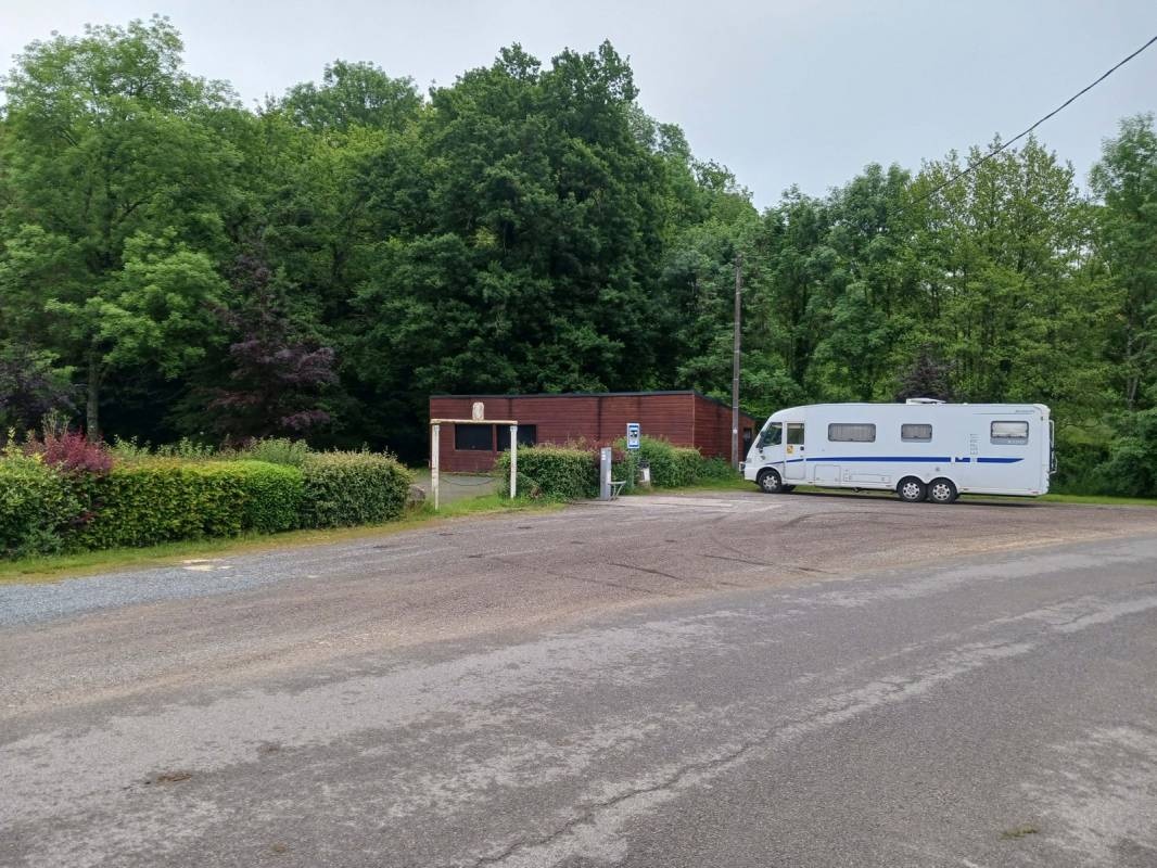 Stellplatz Saint Georges sur Moulon — Ställplats in Saint-Georges-sur-Moulon