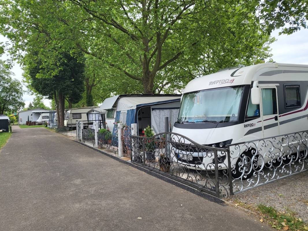 Camping Durmersheim — Sítio de acampamento in Durmersheim