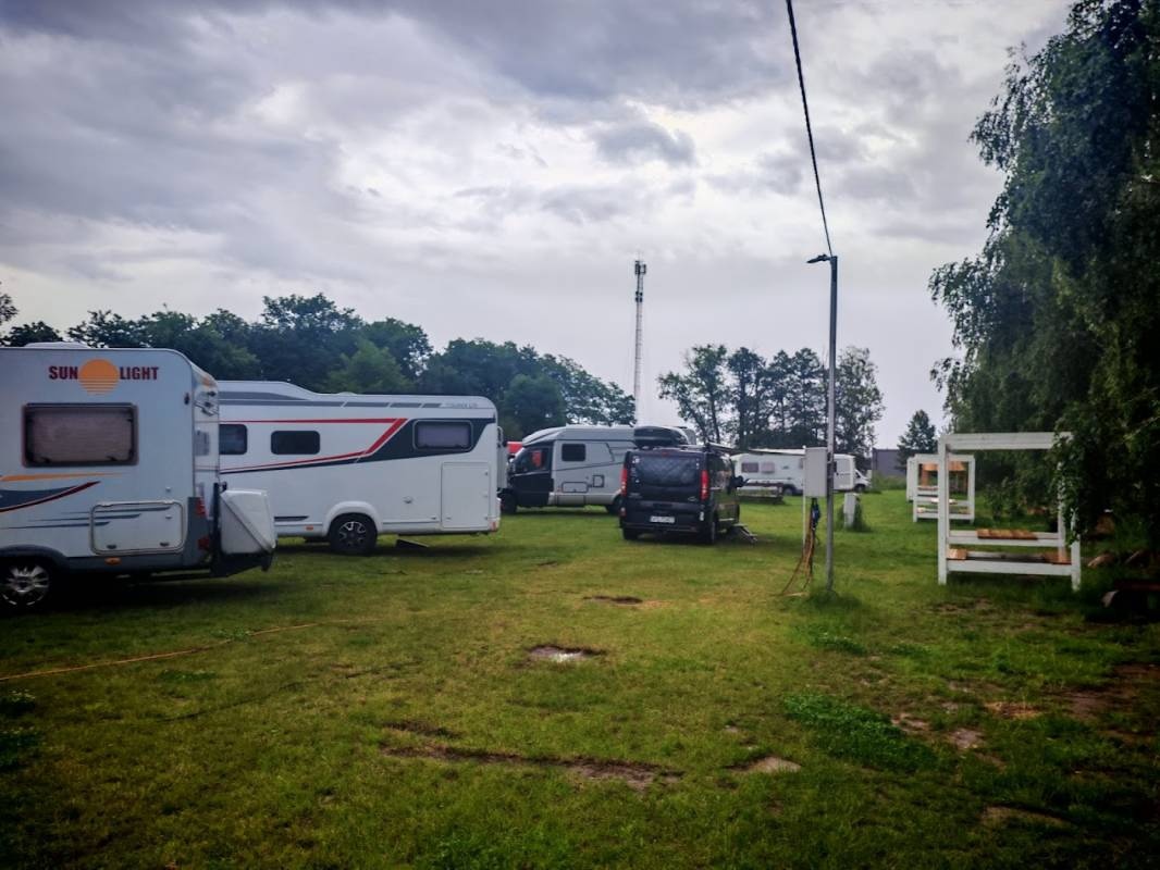 Camping Warszawa — Kamp yeri in Michałowice-Wieś