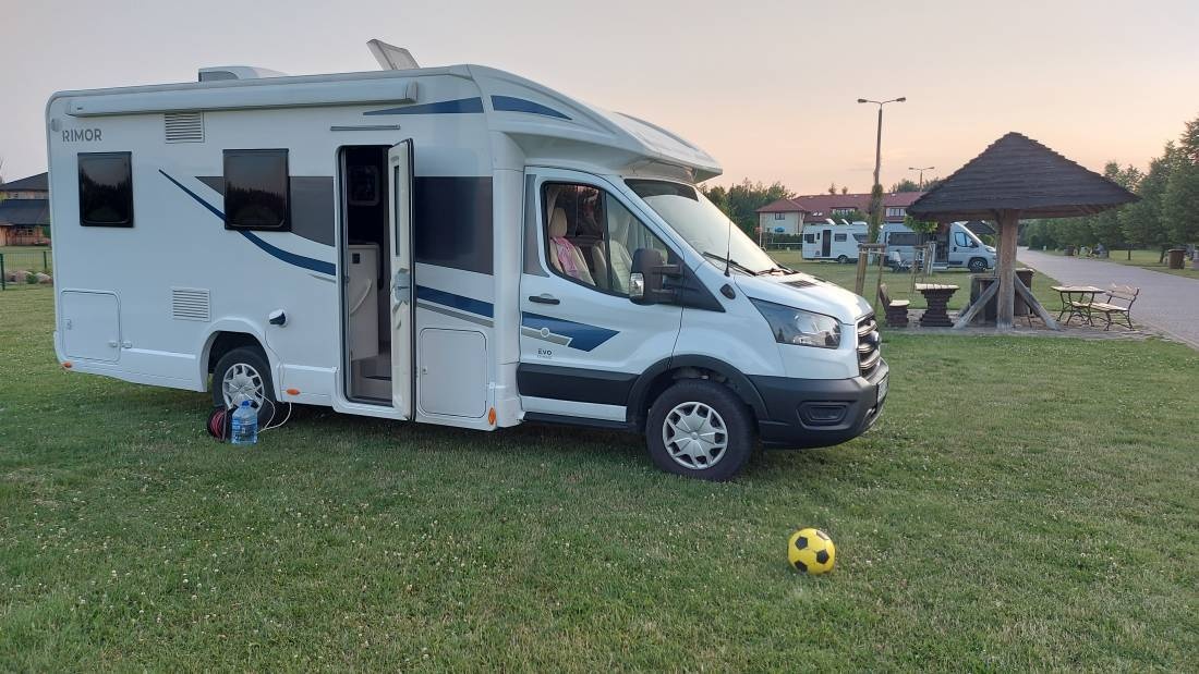 Podwarszawski Camping — Aire camping car in Rozalin