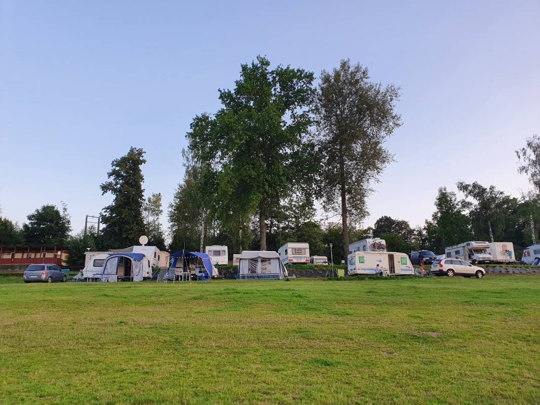Camping Plaza Czocha — Sítio de acampamento in Leśna