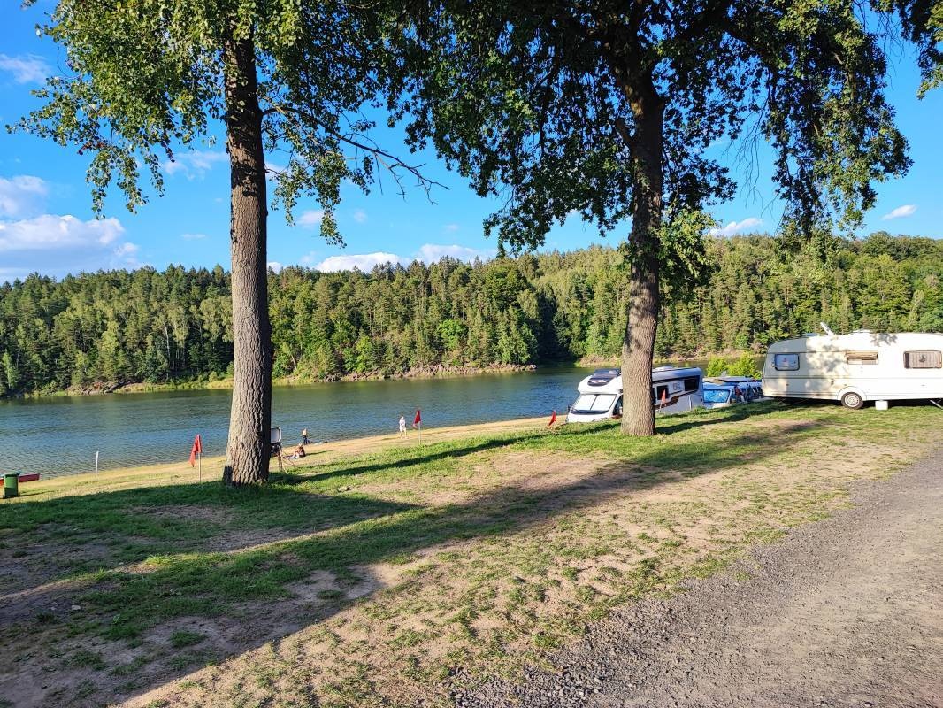 Camping Plaza Czocha — Kamp yeri in Leśna