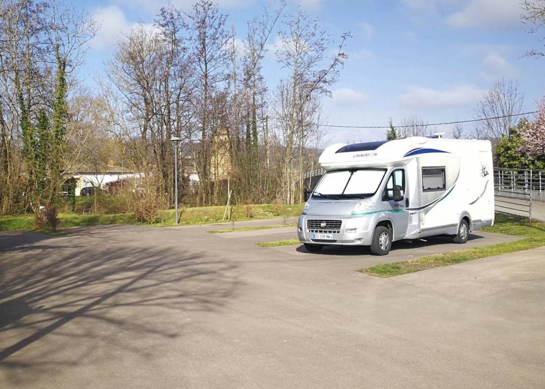Stellplatzplatz Cluny — Area Autocaravanas in Cluny