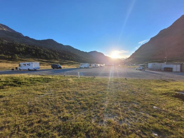 Stellplatz Seilbahn Diavolezza — Photo 2