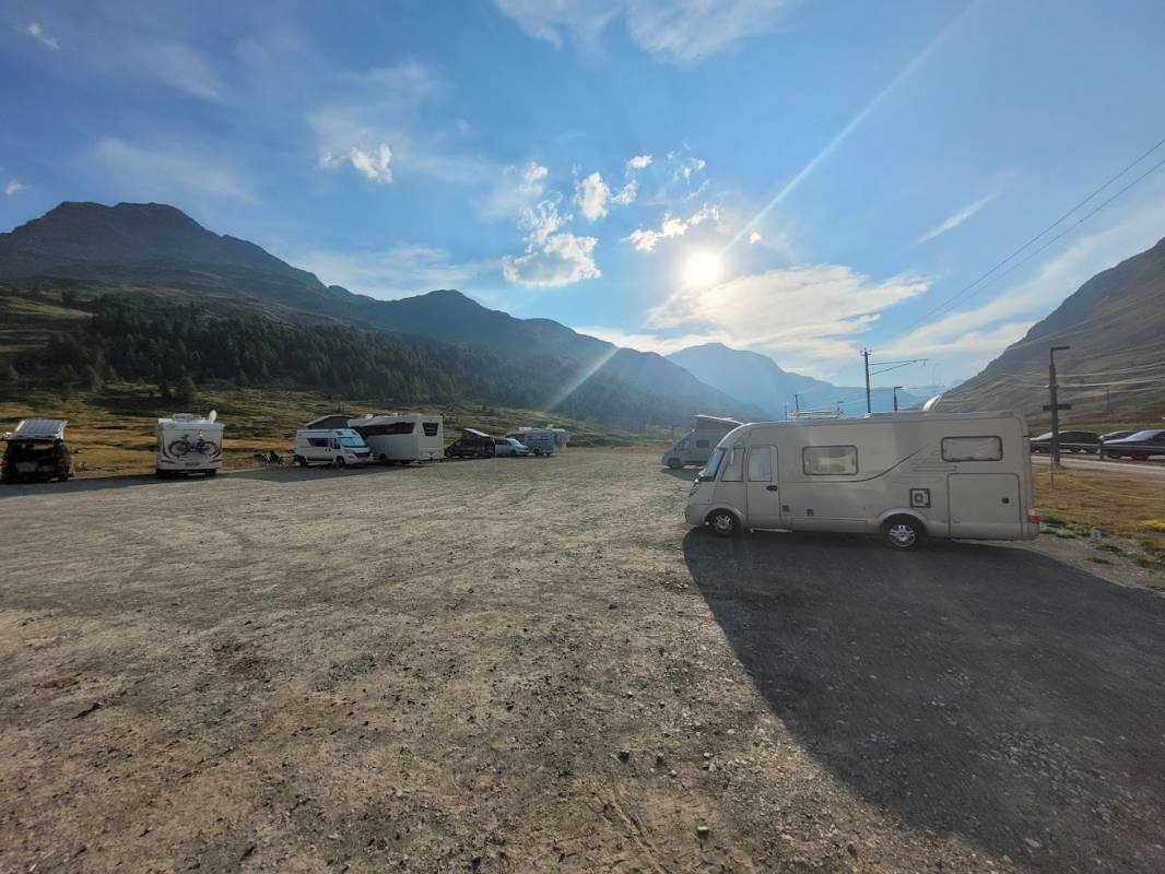 Stellplatz Seilbahn Diavolezza — Area Autocaravanas in Pontresina