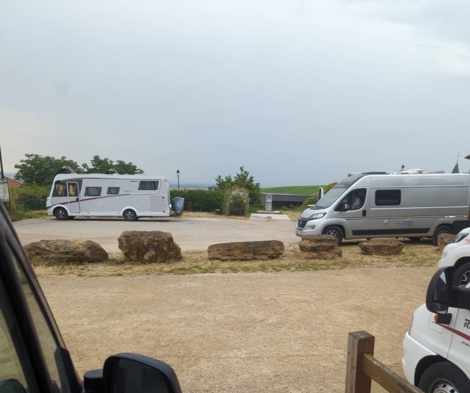 Stellplatz Trépail — 露营车营地 in Trépail