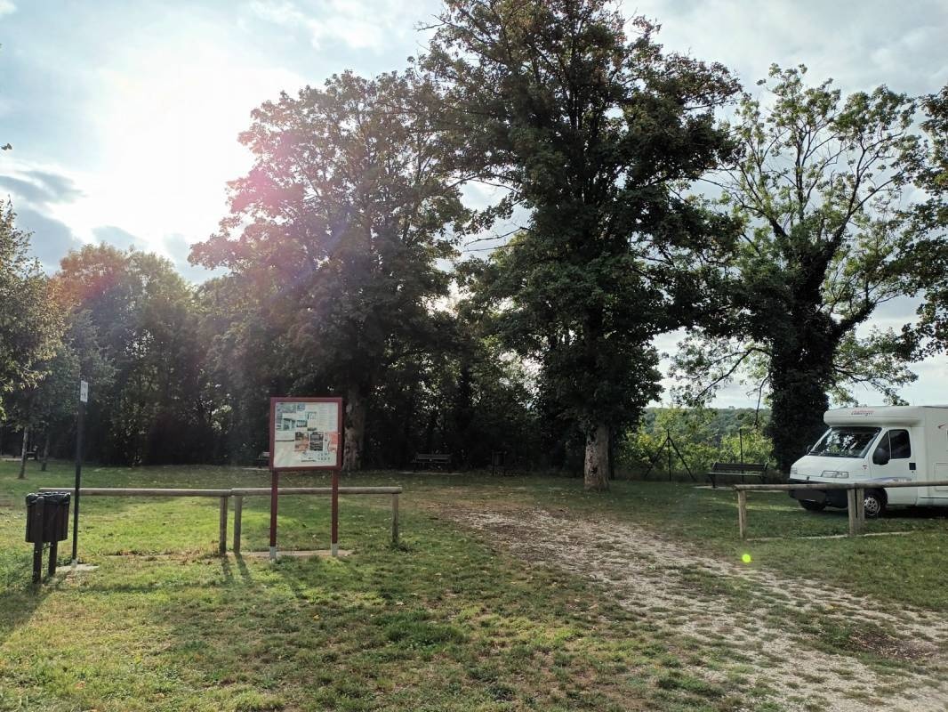 Stellplatz Nogent — Campervan Site in Nogent