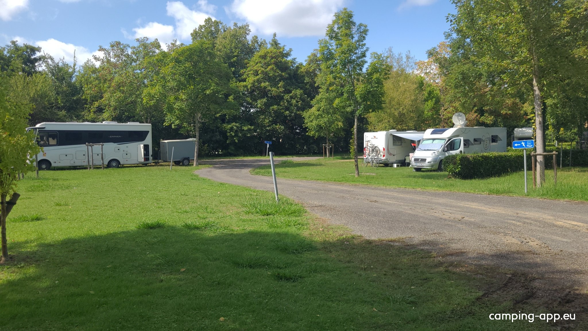 Aire de Camping-Cars de L'Ile Saint-Martin — Campervan Site in Auch