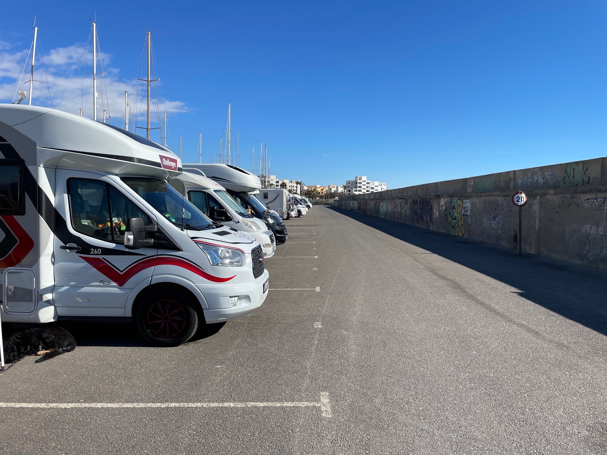 Parking de autocaravanas Puerto Deportivo de Almerima — Area Autocaravanas in El Ejido