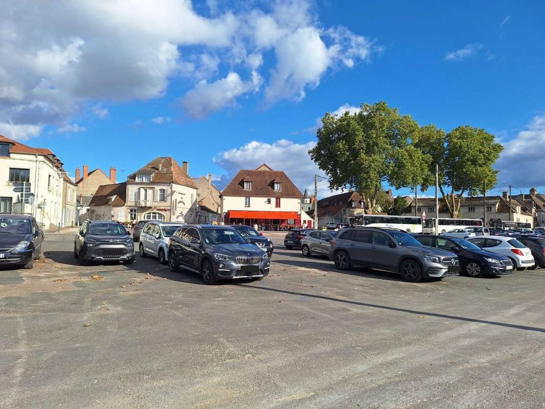 Stellplatz Cosne-Cours-sur-Loire — Ställplats in Cosne-Cours-sur-Loire
