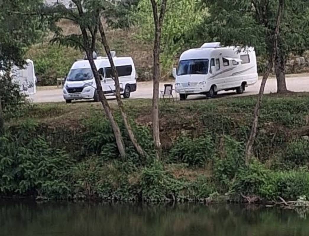 Stellplatz Entraygues-Sur-Truyère — Camperplads in Entraygues-Sur-Truyère