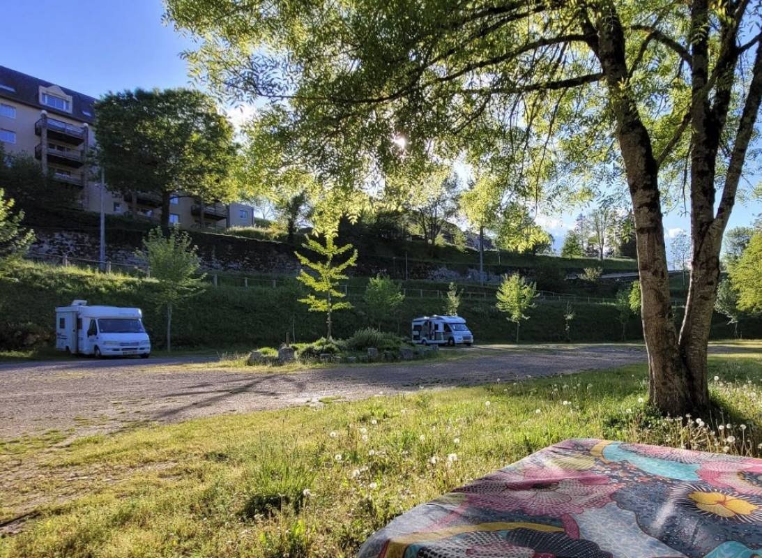 Stellplatz Entraygues-Sur-Truyère — Sp. parking dla kamperów in Entraygues-Sur-Truyère