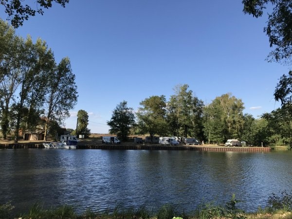 Stellplatz Artaix — Campervan Site in Artaix