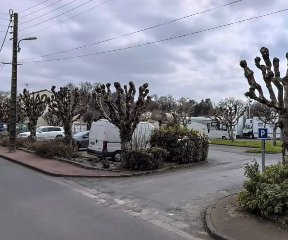 Parkplatz Pont-l'Abbé-d'Arnoult — Stellplatz in Pont-l'Abbé-d'Arnoult