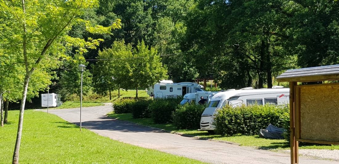 Stellplatz Saint-Caprais-de-Blaye — Ställplats in Val-de-Livenne