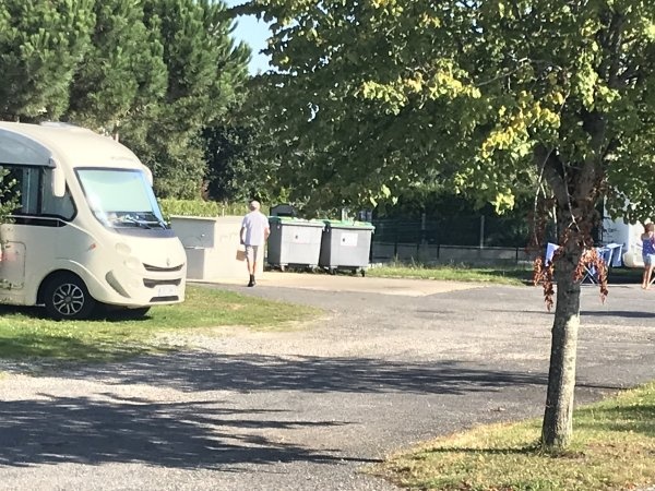 Stellplatz Malansac — Sp. parking dla kamperów in Malansac