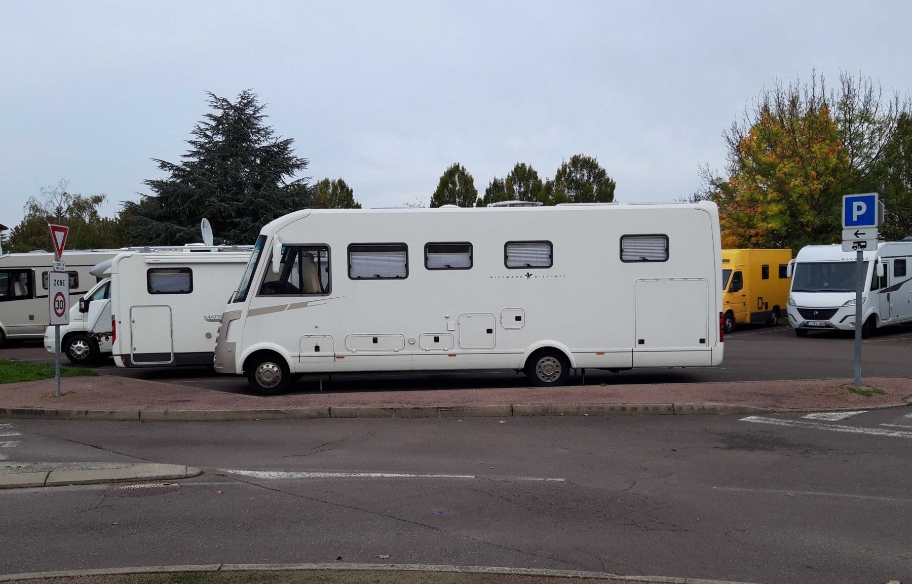 Stellplatz Givry — Місце для кемперів in Givry