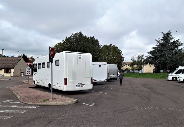 Stellplatz Givry — Photo 2