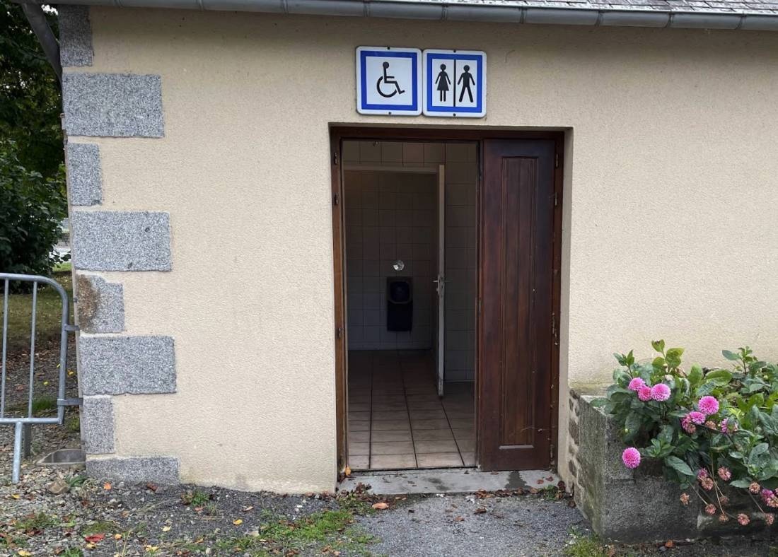 Stellplatz Ducey-Les Chéris — Area Autocaravanas in Ducey-Les Chéris