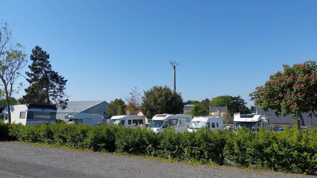 Stellplatz Arromanches-les-Bains — Місце для кемперів in Arromanches-les-Bains